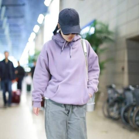 香芋紫色袜子时尚风潮，最新潮流资讯与搭配指南