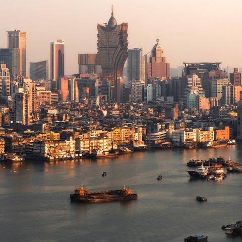政策表明：2025新澳门精准免费大全三八助手解析——三孩配套激励 vs 人口负增长惯性