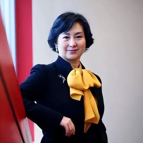 螓首蛾眉