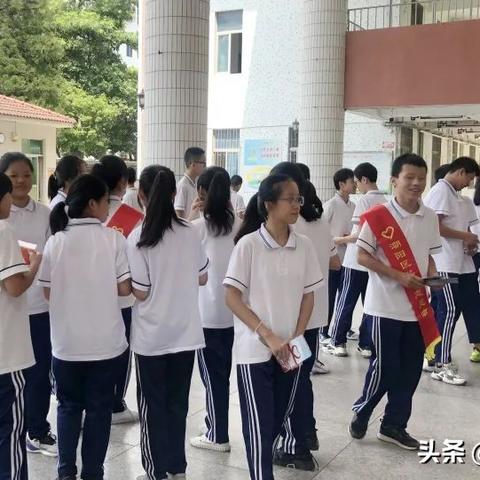 飞红滴翠