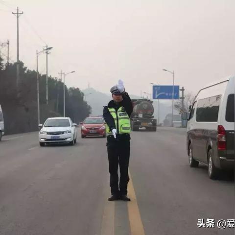 宜昌帅哥交警，公众关注的焦点与背后的故事